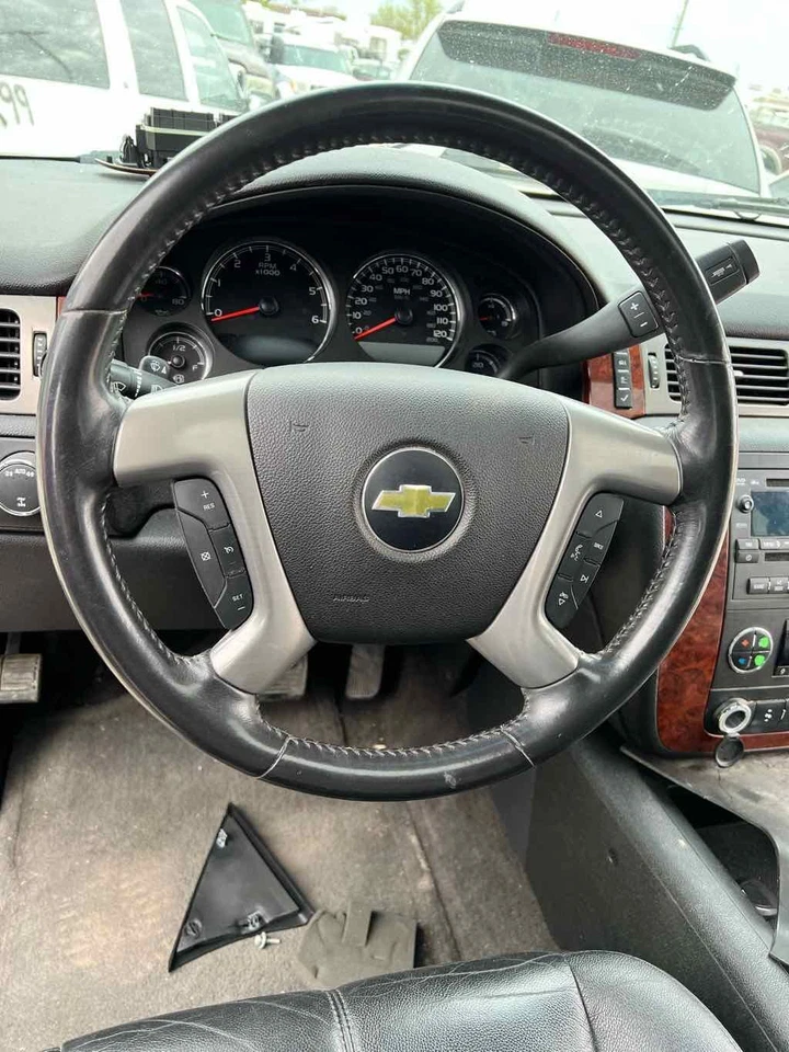 Pinza de freno de disco delantera derecha usada se adapta a: Chevrolet Suburban 1500 2013 delantera para Foto 4 de 4