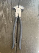 Fence Pliers Farm Barbed Wire Hammer Multi Tool 10-1/2” Textured Grips