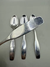 Lot of 4, Oneida Ltd Silversmiths BENNINGTON Silver Plate TEASPOONS, 6”