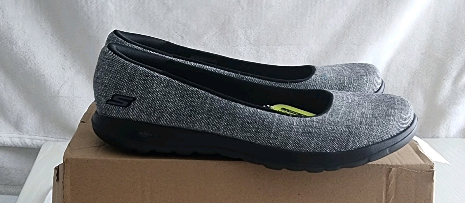 Skechers Size 10 EU 40  UK 8.5 Slip On Flats Goga Mat  Air Cooled Black/Gray