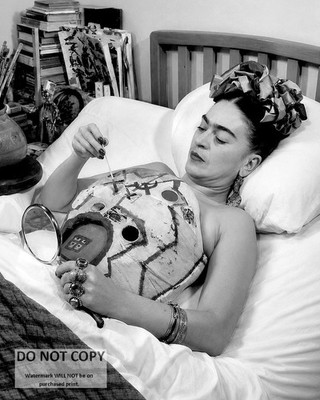MEXICAN PAINTER FRIDA KAHLO PAINTING HER PLASTER CORSET - 8X10 PHOTO (BB-527)
