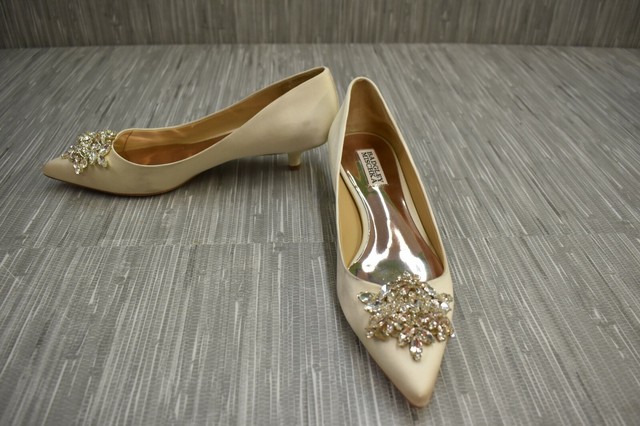 badgley mischka kitten heel shoes