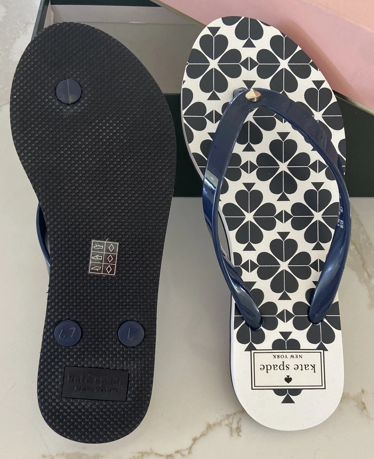 Sandali infradito Kate Spade NY 6 blu navy argento charm tanga leggeri