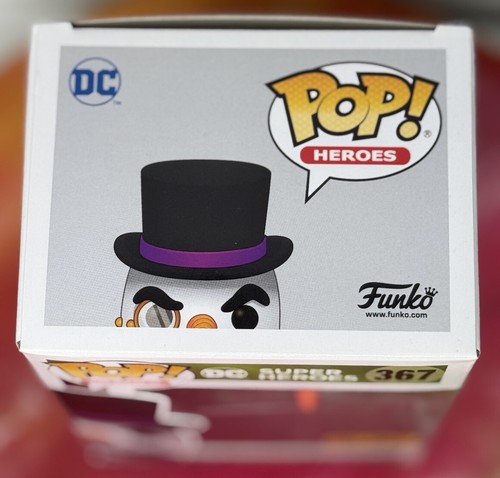 Funko POP! DC Super Heroes Il Pupazzo di Neve Pinguino #367 Esclusivo Hot Topic - Foto 6 di 7