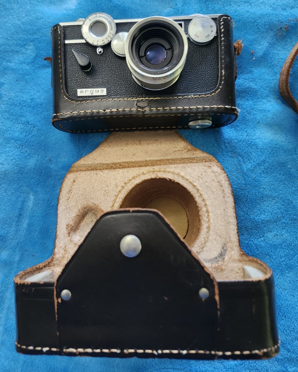 Vintage Argus C3 f/3.5 lens 50mm Coated Cintar Film Camera