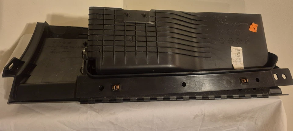 Chevrolet Suburban 1500 2007-2014 guantera inferior compartimento de almacenamiento OEM Foto 3 de 4