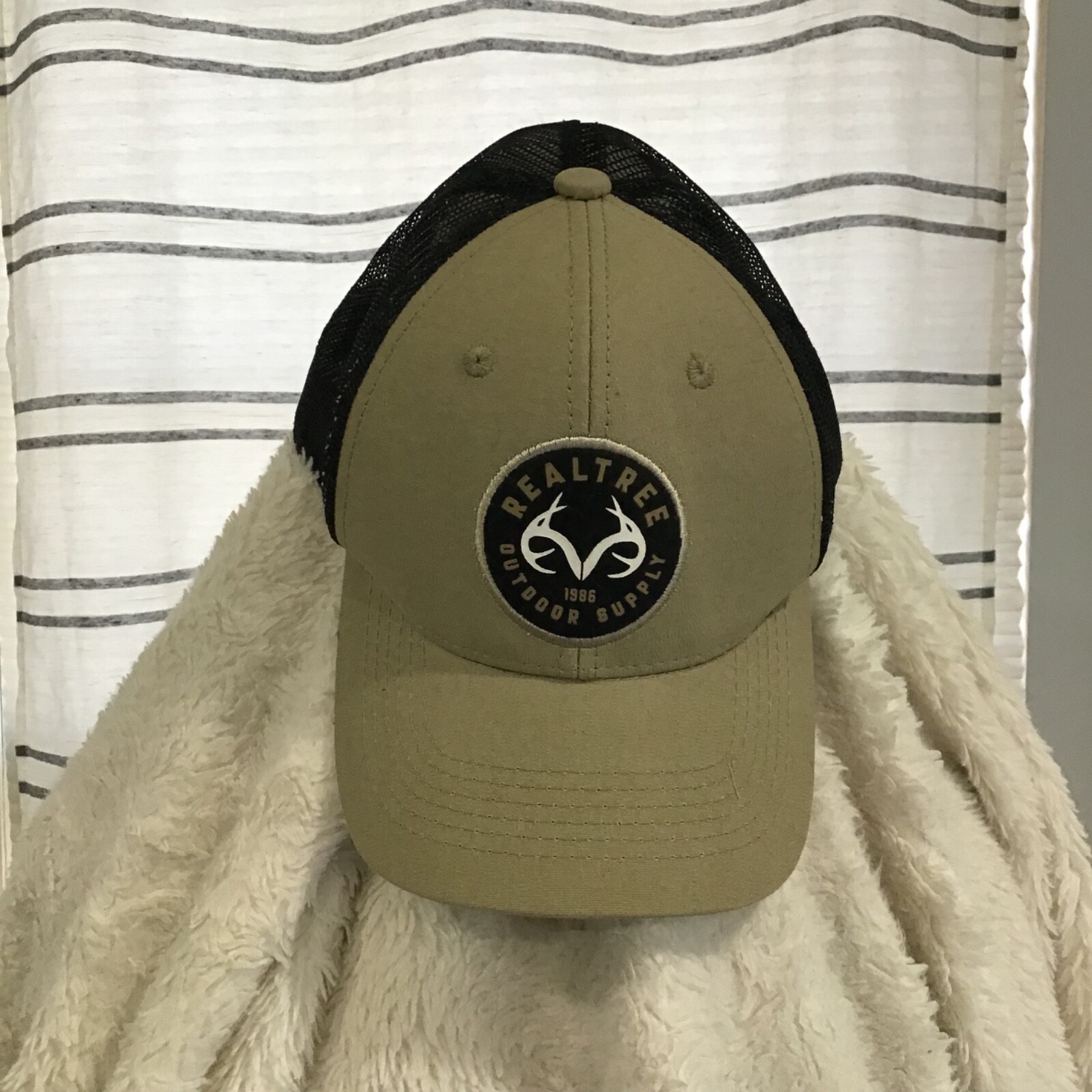 Realtree Olive Meshback Trucker Hat for Men Hunting Hiking Outdoor