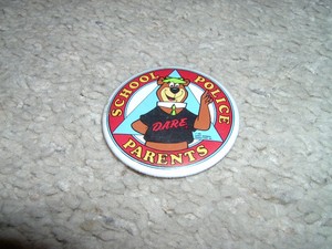 Yogi Bear D.A.R.E. School Police Parents 2 1/4" Pinback 1988