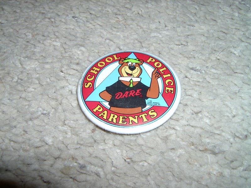 Yogi Bear D.A.R.E. School Police Parents 2 1/4" Pinback 1988
