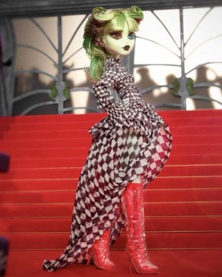 Mattel Off-White c/o Monster High Harmonie Ghoul Doll New in box