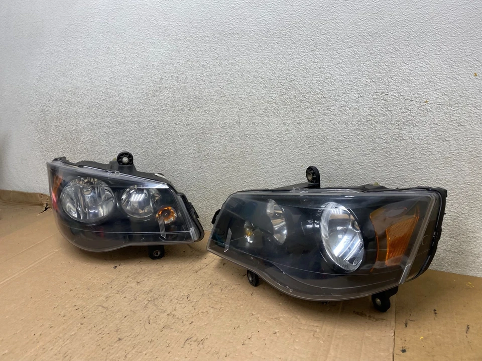 Faros laterales izquierdo+derecho Chrysler Town and Country 2008 a 2016 U8847 DW Foto 2 de 4