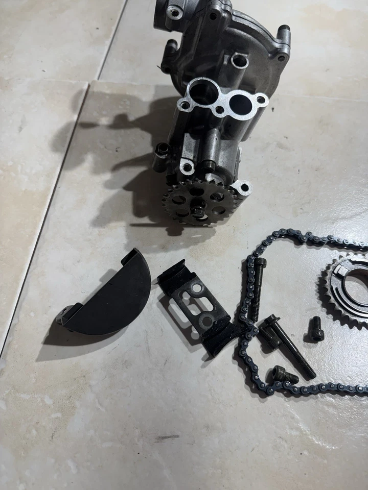 Bomba de óleo Yamaha R1 2002-2003 - Imagem 4 de 4