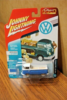 JOHNNY LIGHTNING 2018 CLASSIC GOLD 1965 VW Type 2 PICKUP PASTEL BLUE R1-VA