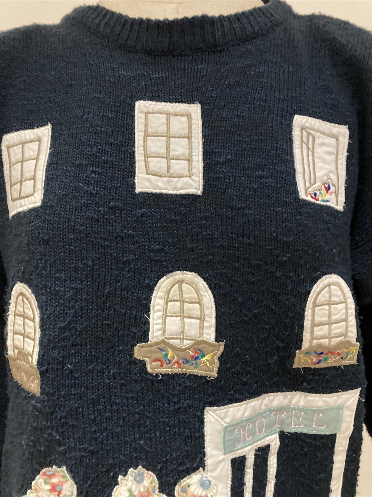 Vintage 1970s/80s "Hotel" Picture Jumper, Size M 4