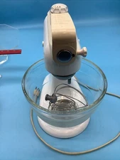 VTG Kitchen Aid Stand Mixer White Model 4C with Bowl Beater Hobart Countertop 39