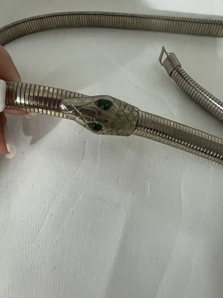 Cinturón discoteca vintage años 70 serpiente metal dorado serpiente cadena elástica 33" largo 0,5 " Foto 3 de 4
