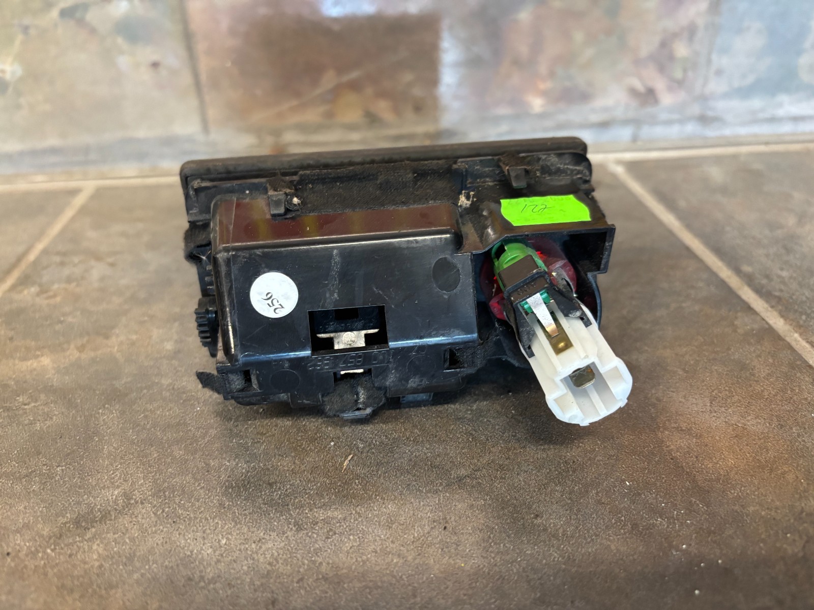 AUDI R8 ASH TREY OEM 420 857 950 4PK