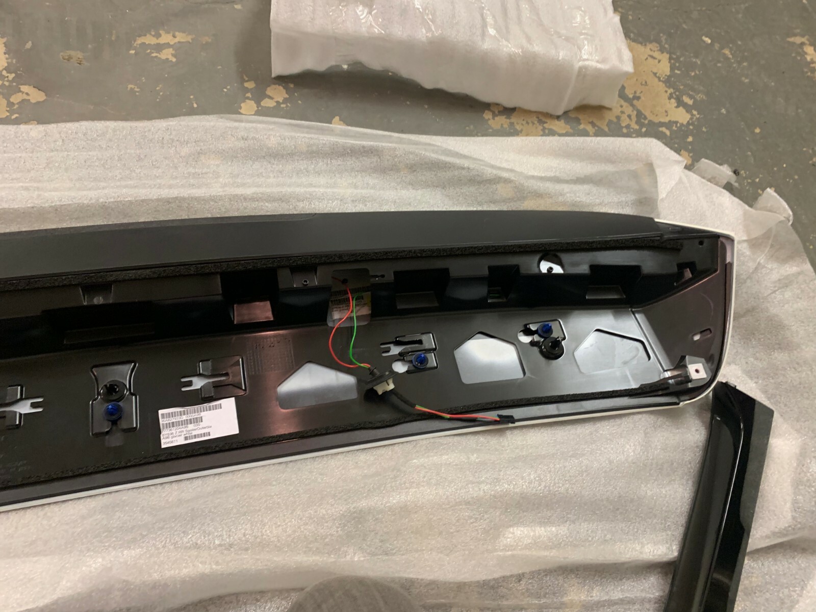  BENTLEY BENTAYGA REAR ROOF SPOILER OEM 36A827933