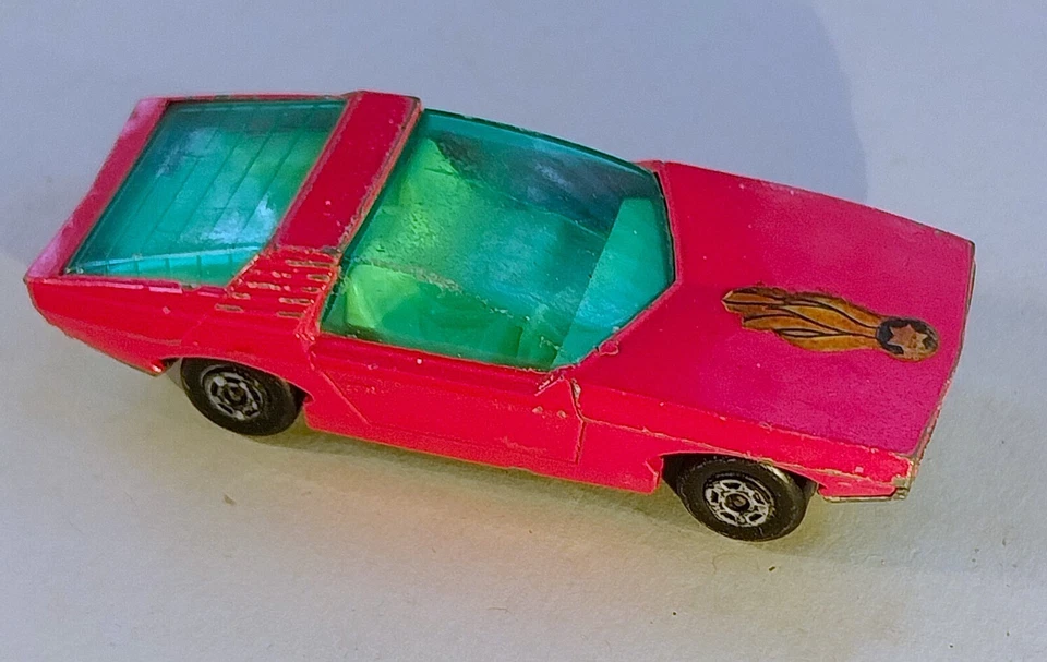 Matchbox 1971 Vauxhall Guildsman Competition concept car. Algunas prendas de borde. Rosa. Foto 2 de 4