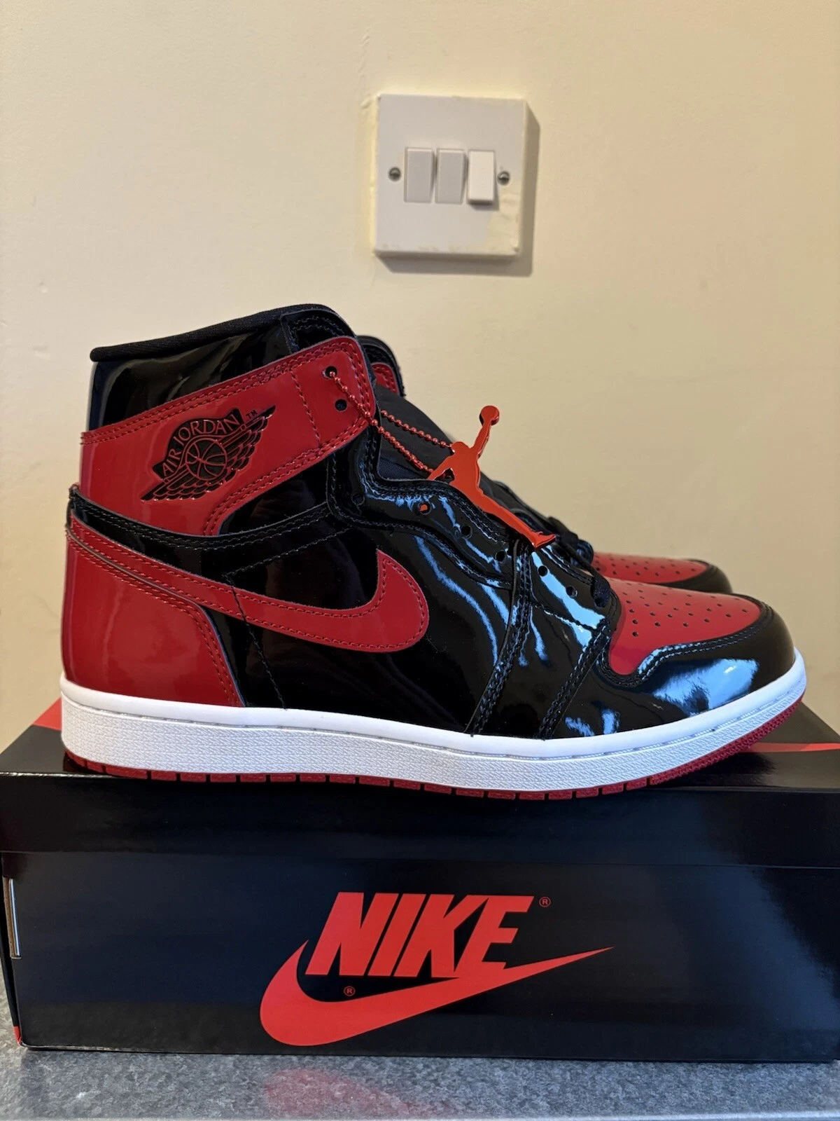Jordan 1 Retro OG High Patent Bred UK8 nuovo di zecca