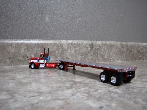 DCP 1/64 Single Axle Red White Daycab Peterbilt 359 Flatbed Trailer 60-1682 - Picture 4 of 8