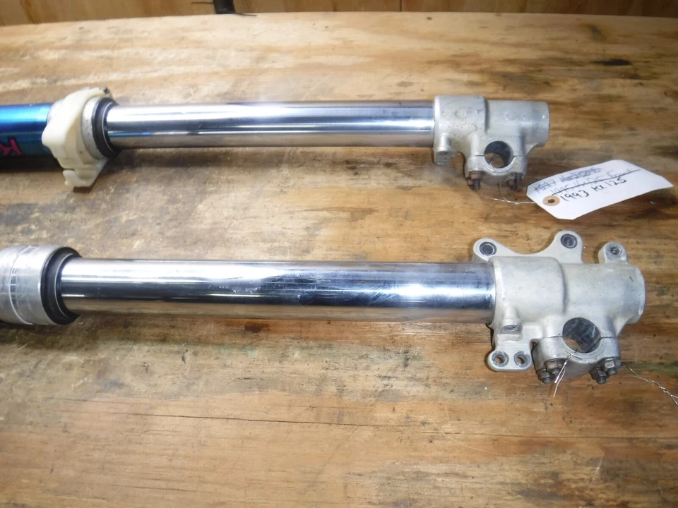 Kx125 Kawasaki 1993 horquillas delanteras suspensión patas inferiores superiores Foto 2 de 4