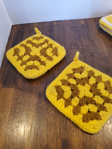Lote de 5 soportes para ollas de ganchillo vintage de mediados de siglo almohadilla caliente remache hecho a mano amarillo - Imagen 13 de 22
