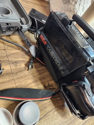 Vintage Rca Ccd Solid State 8x Zoom Pro Edit Camcorder And Accessories - Picture 11 of 12