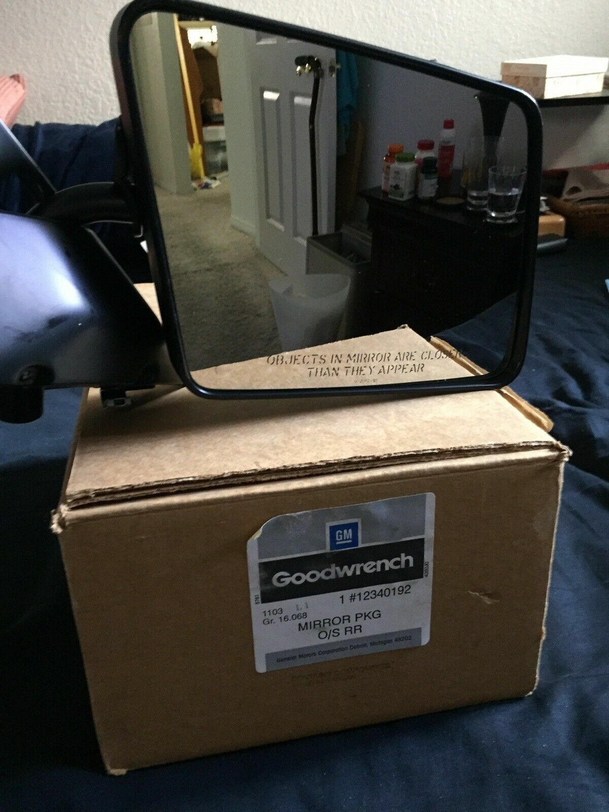 BRAND NEW! PASSENGER REARVIEW MIRROR, SELECT 82-94 GM VEHICLES 