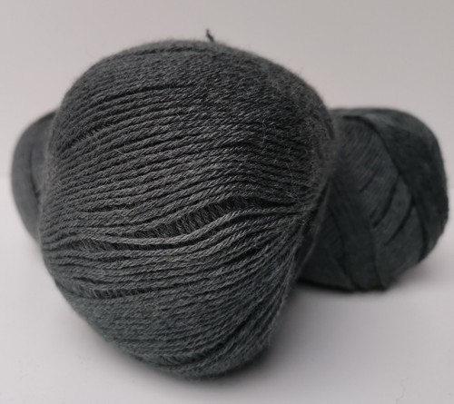 3ply Superwash Knitting Wool Balls, 500g  Grey Great for socks & hats  (CL-236) - Picture 3 of 6
