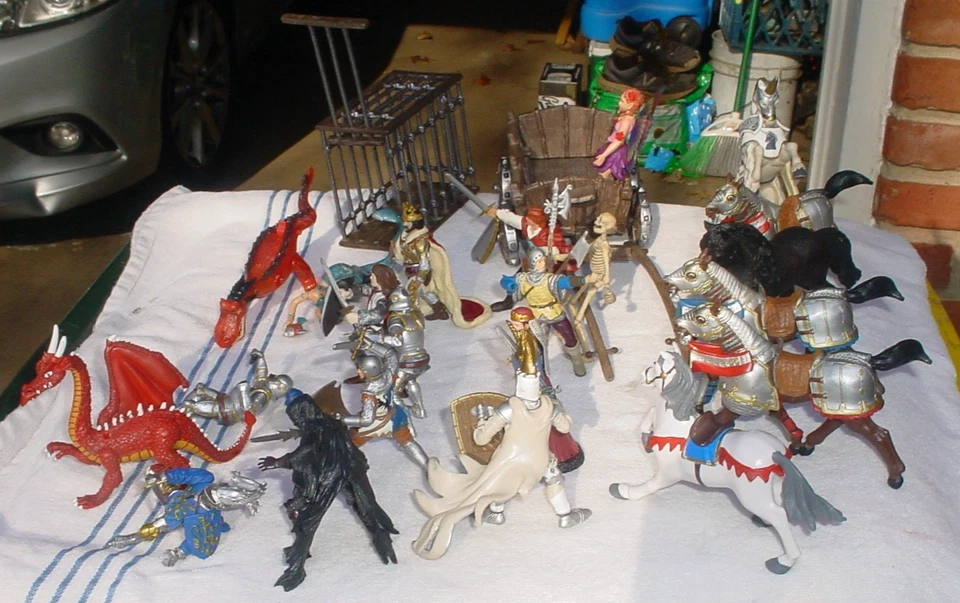 Lote grande de figuras de caballos de caballeros medievales de Papo Foto 2 de 4