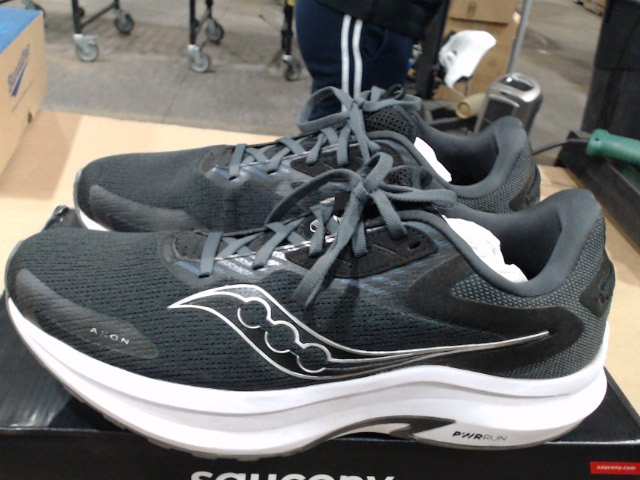 UsedVeryGood Saucony Men's AXON Running S White,