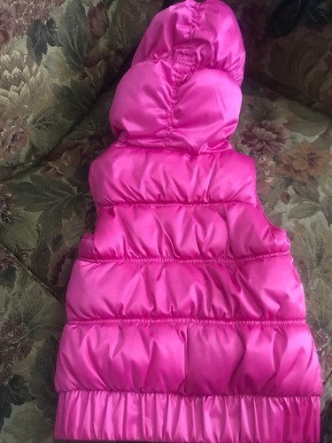 OLD NAVY Pink Puffer Vest With Fur On The Hood Size Youth Small - Picture 5 of 6