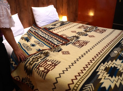 Alpaca Wool Blanket, 94 x 78 - Ultra Soft- Reversible 2 in 1-Premium Alpaca Wool - Picture 4 of 7