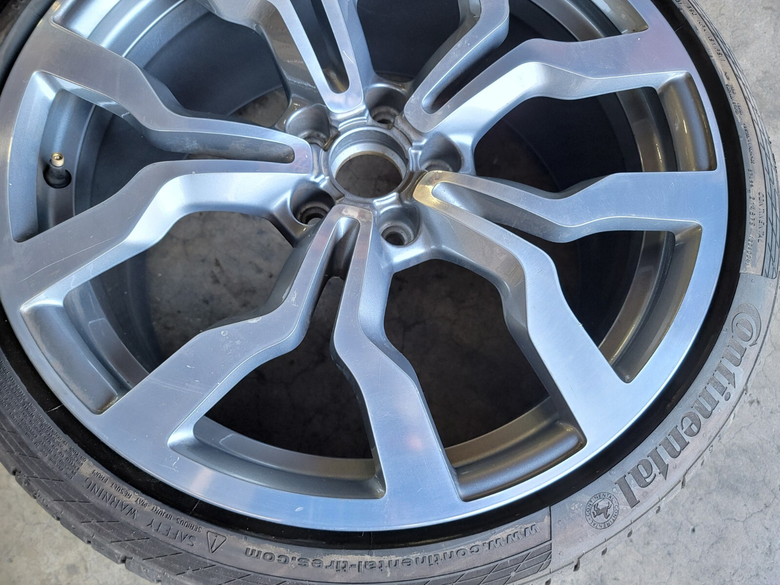 AUDI R8 REAR WHEEL RIM WITH TIRE OEM 420601025AM 