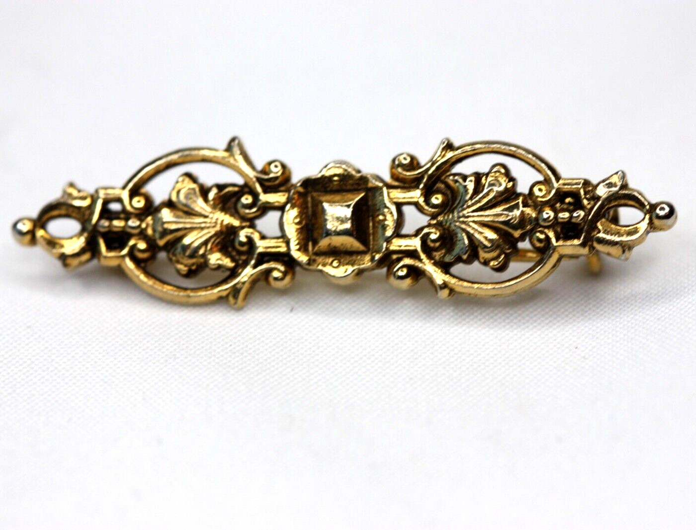 1990s Victorian Revival Bar Brooch Gold Tone Open Metal Scroll Pin