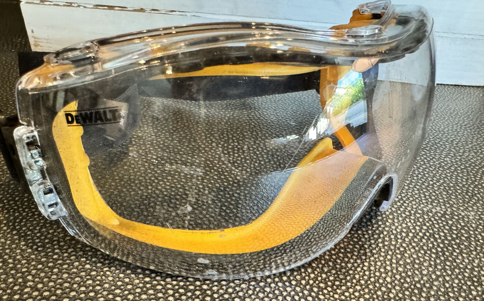 1 PR. DeWalt DPG8211 CLEAR ANTI FOG Protective Over Glasses Safety