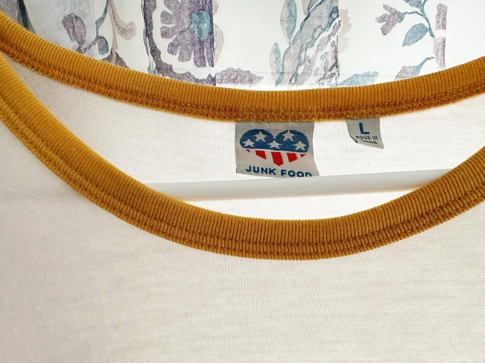 Camiseta estilo años 70 Junk Food Feelin' Free talla L diseño gráfico blanco roto Foto 4 de 4