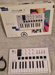 ARTURIA MINILAB 3 MIDI CONTROLLER KEYBOARD Inkl. OVP & Kabel