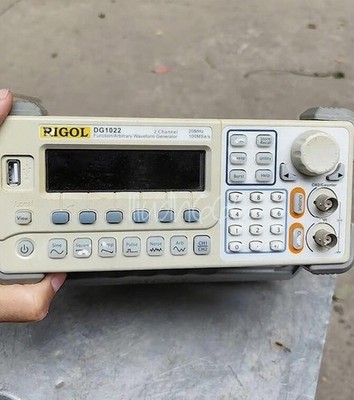 ONE USED RIGOL DG1022 FUNCTION/ARBITRARY WAVEFORM GENERATOR 25MHz,2CHANNEL #ea