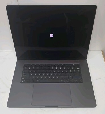 MacBook Pro 16'' M3 Max 40 Core GPU 2TB, 64GB RAM. Space Schwarz. US Keyboard