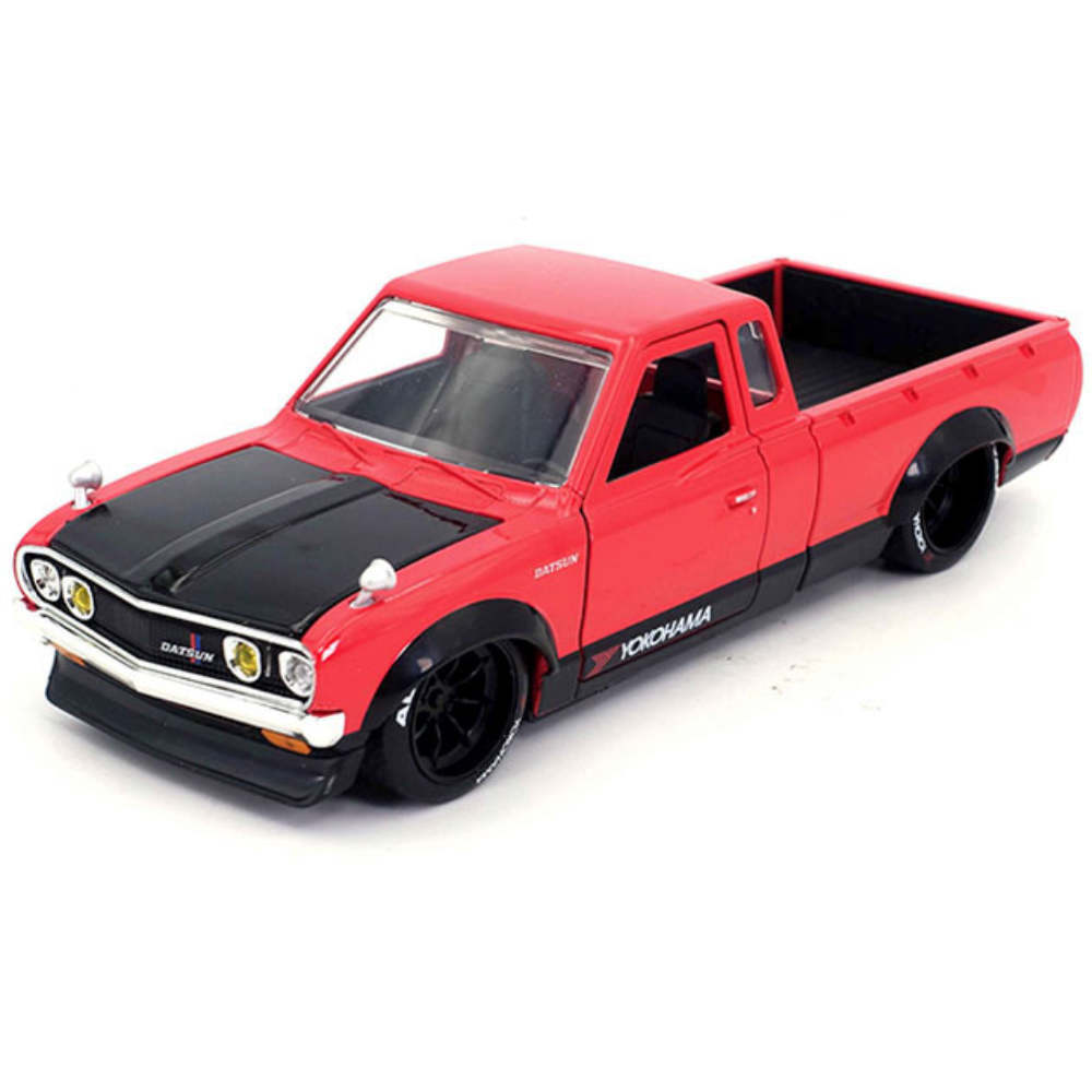 1/24？　1972 DATSUN 620 PICKUP JDM Tuners 1972 Datsun 620 Pickup 1:24 Scale Diecast by Jada