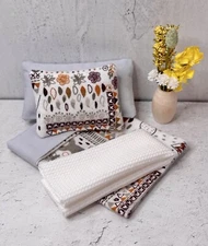 Dollhouse Miniatures Bedding HM Reversible Bedding Pillows & Throw Blanket