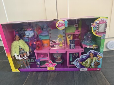 Barbie Extra Puppe & Kosmetik Spielset mit exklusiver Puppe, Haustier Welpe & 45 Teilen