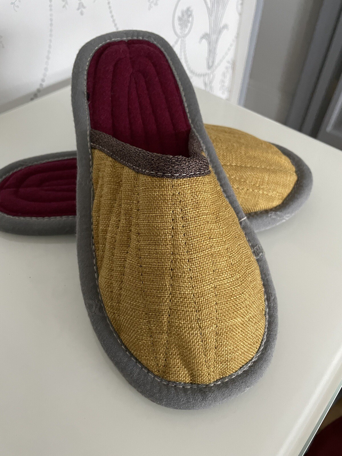 PANTOFOLA D’ORO Pantofole da donna fatte a mano materiale solido comode e calde nel Regno Unito taglia 6