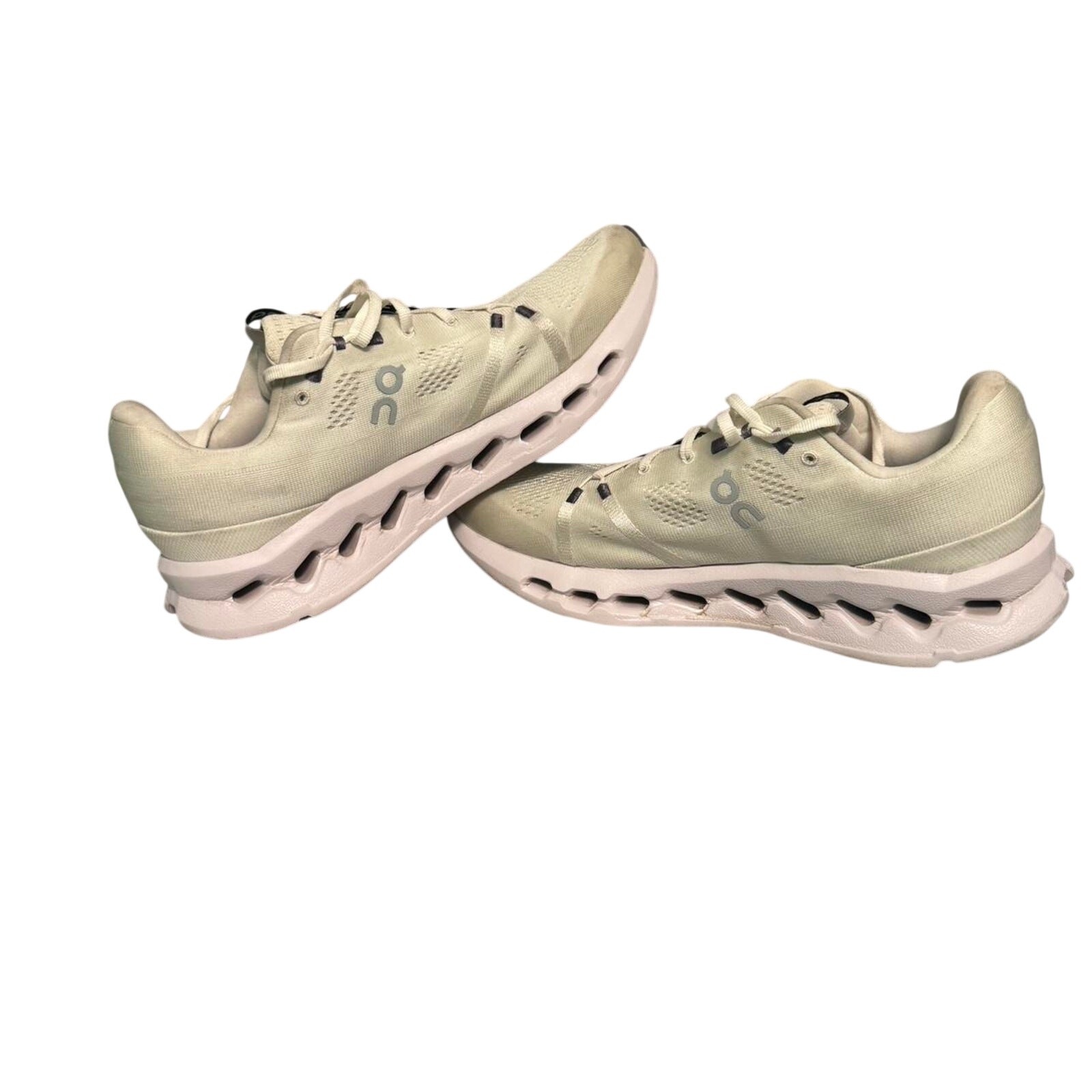 On Cloudsurfer - image 1