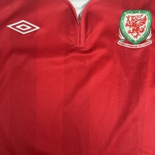 Rare Original Wales 2011/2012 Home Football Shirt Mens Medium