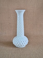 Vase soliflore vintage EO Brody en opaline décor perles style