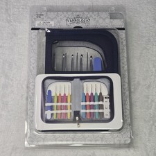 12 Piece Yarnology Ergonomic Crochet Hooks Set 2mm - 6mm With Case