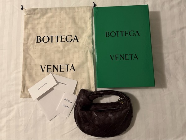 Bottega Veneta Mini Jodie Intrecciato Leather Top Handle Zip Bag Dark barolo